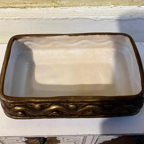 Ceramic trinket/jewelry box with matching lid - Picture 3 of 9